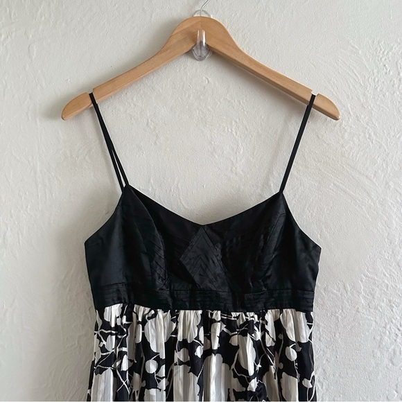 BCBG Max Azria MAXAZRIA Black White 100% Silk Sleeveless Floral Dress Size 4 - Picture 3 of 7
